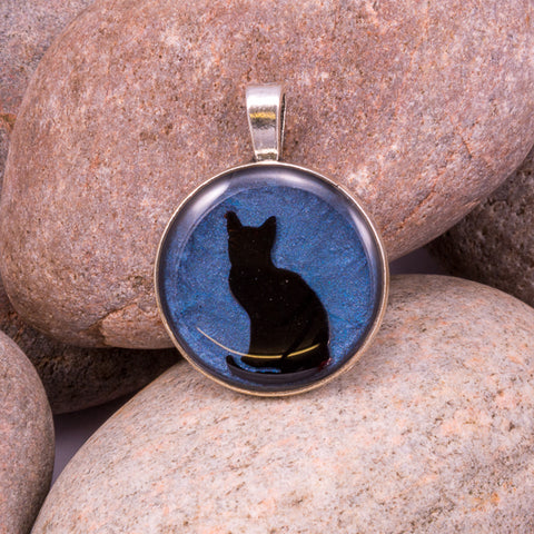 Curious Cat Pendant (#1227)